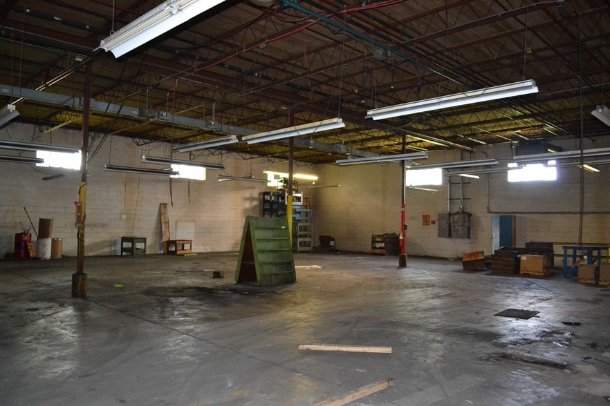 More Photos Of 315 Poston Dr, Crawfordsville Manufacturing For Sale