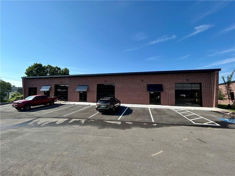 More Photos Of 2199 Main Dr, Fayetteville Flex For Lease