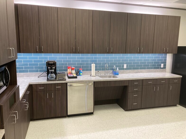 More Photos Of 1 Sugar Creek Center Blvd, Sugar Land Office For Lease