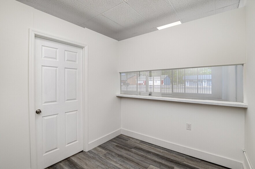 More Photos Of 1911 E Ozark Ave, Gastonia Freestanding For Sale