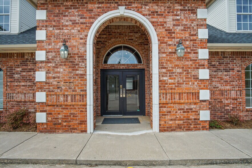 More Photos Of 2412 Palmer Cir, Norman Office For Sale