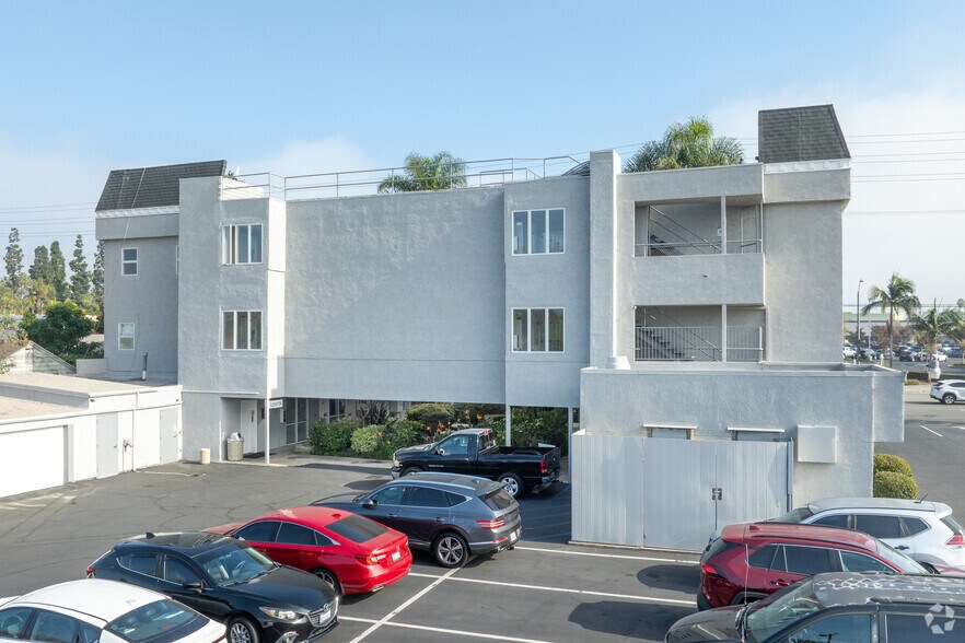 More Photos Of 172 N Tustin St, Orange Office For Lease