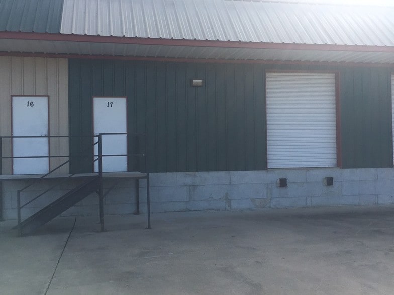 More Photos Of 644 Church Rd, Madison Warehouse For Lease