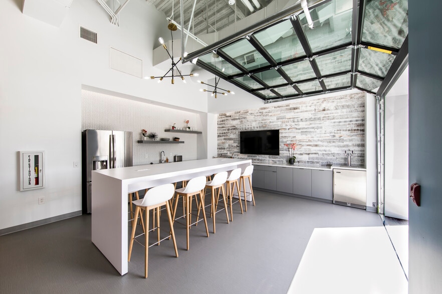 More Photos Of 19191 S Vermont Ave, Torrance Office For Lease