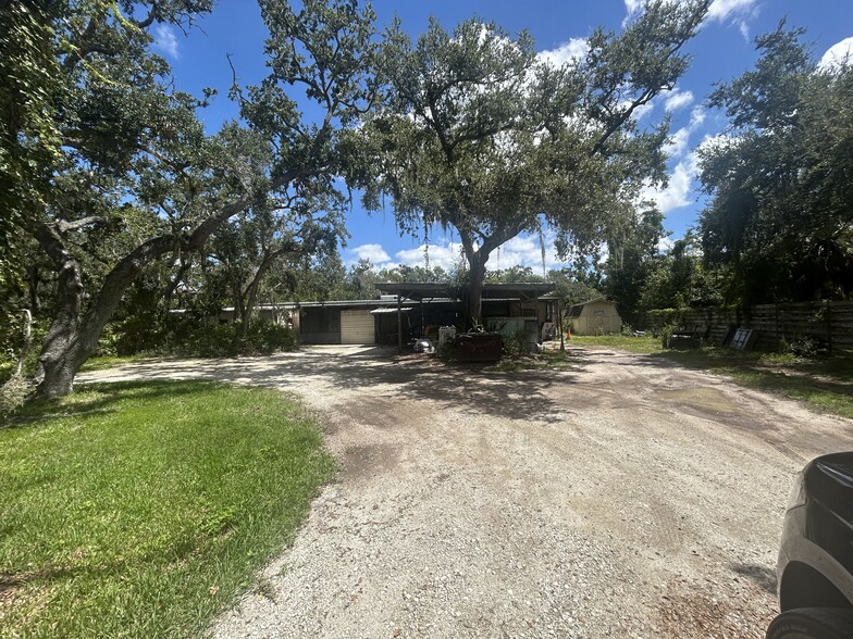 More Photos Of 4242 Gypsy St, Sarasota Warehouse For Sale