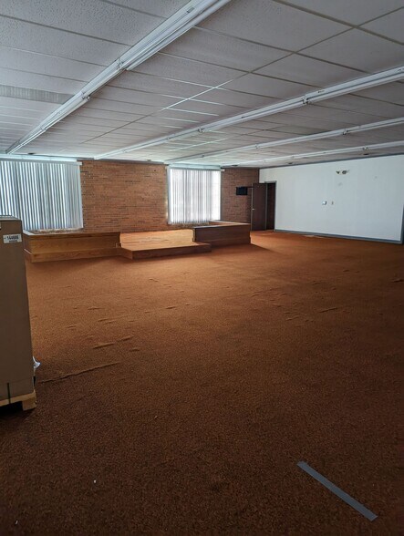 More Photos Of 405 Greenbriar Dr, Normal Office For Lease