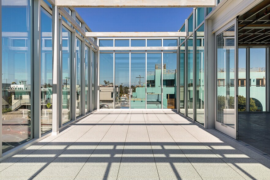 More Photos Of 78 Market, Venice Restaurant For Lease