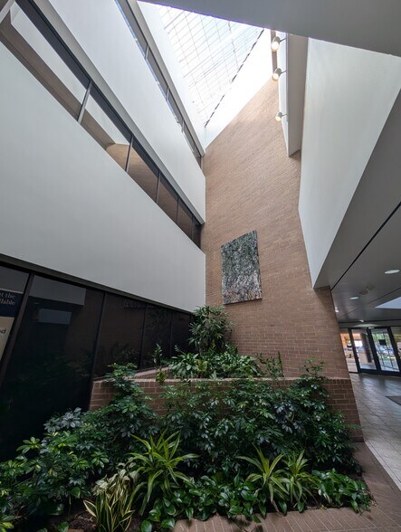 More Photos Of 6666 Harwin Dr, Houston Office For Lease