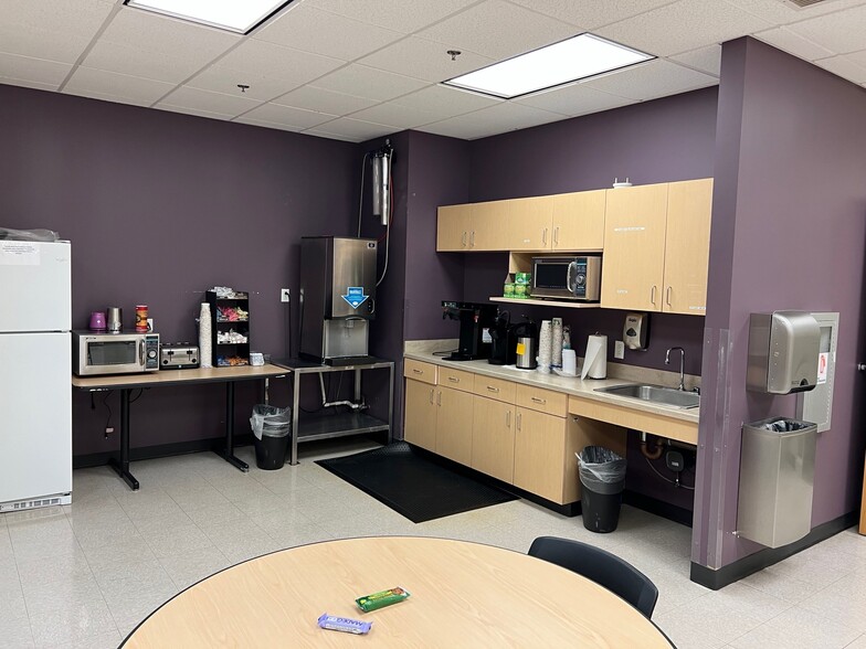 More Photos Of 1425 Airline Dr, Metairie Office For Sale