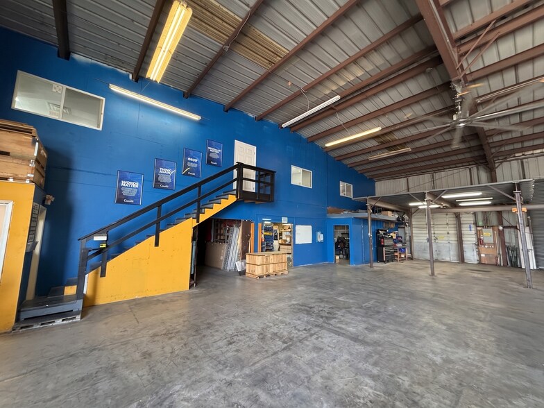 More Photos Of 540 NE 26th Ct, Pompano Beach Warehouse For Lease
