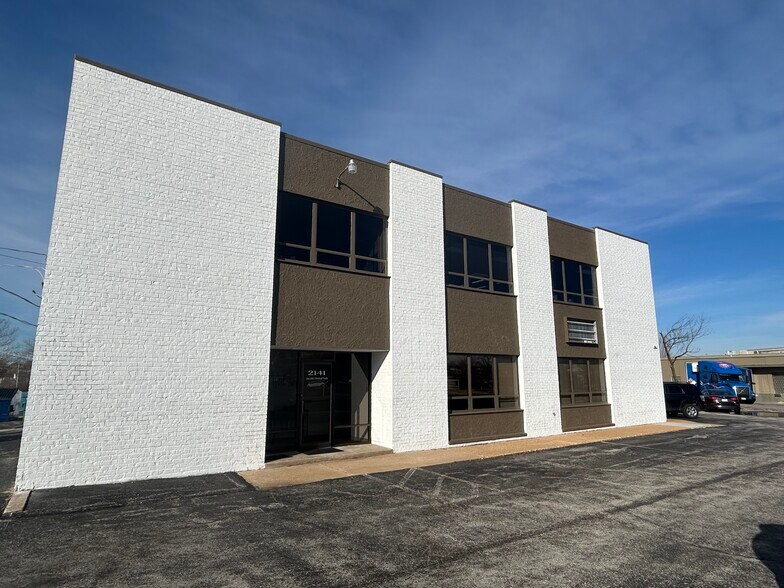 More Photos Of 11704-11718 Lackland Industrial Dr, Saint Louis Flex For Lease