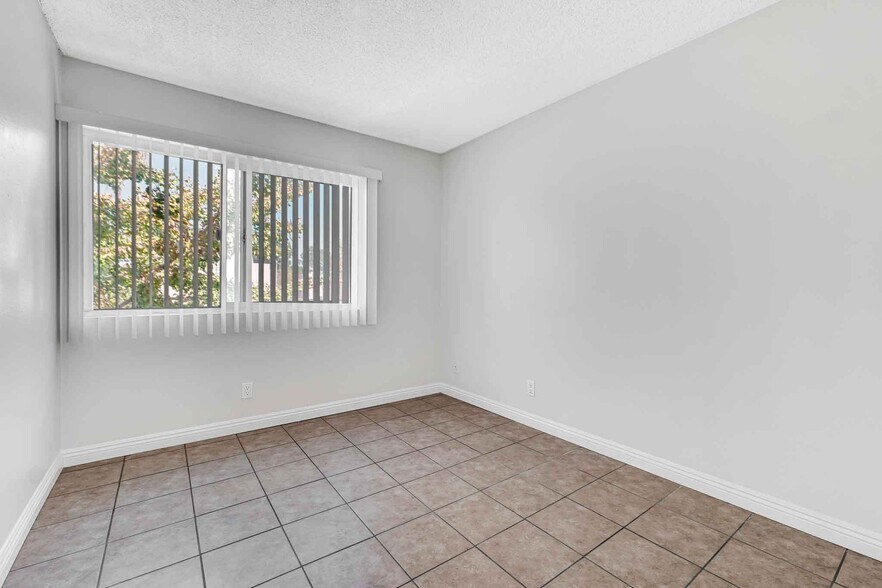 More Photos Of 15240 Nordhoff St, North Hills Apartments For Sale