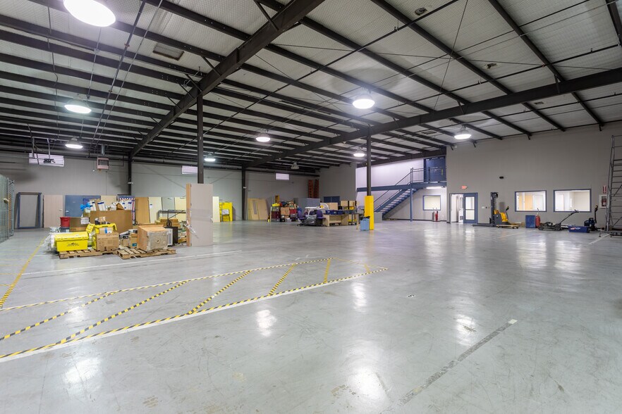 More Photos Of 10731 Gulfdale St, San Antonio Distribution For Sale