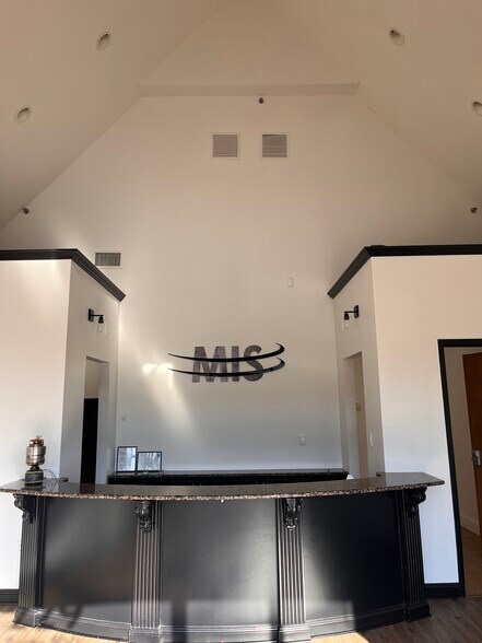 More Photos Of 227-229 Arnold Mill Rd, Woodstock Light Distribution For Lease