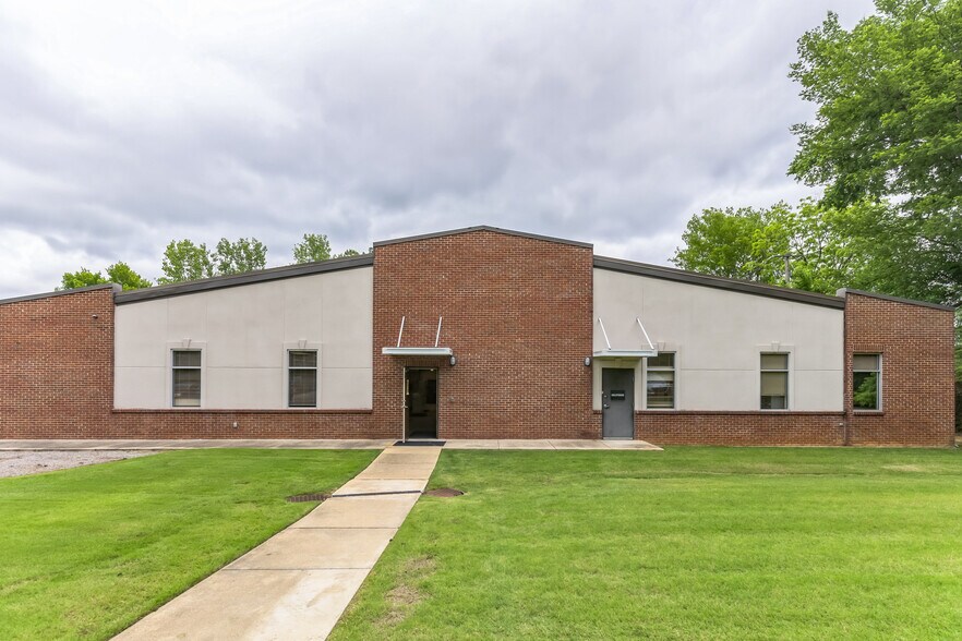 More Photos Of 199 Saddle Creek Dr, Tupelo Office For Sale