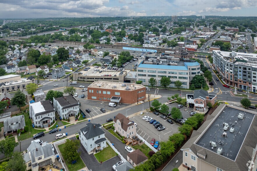 More Photos Of 380 Berry St, Woodbridge Office For Sale