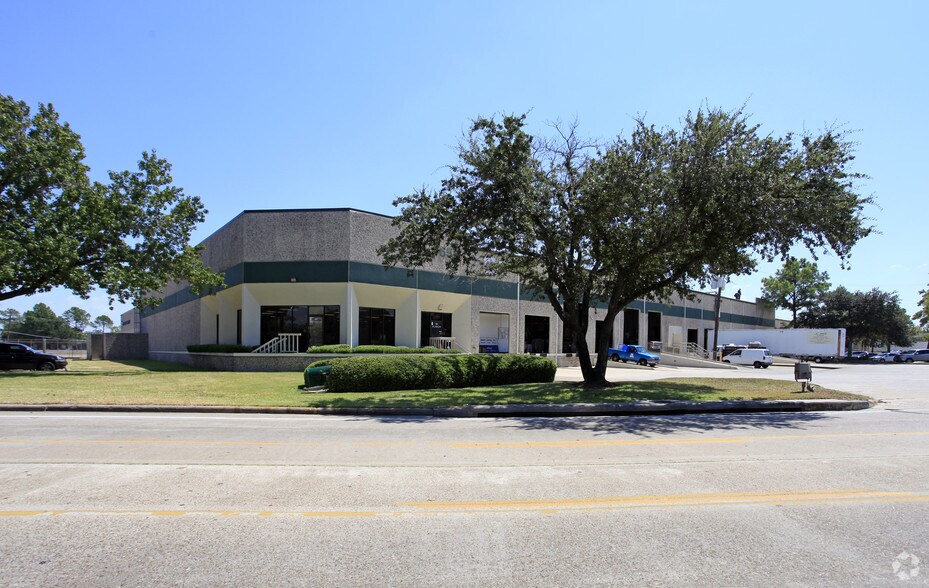 More Photos Of 4650 S Pinemont Dr, Houston Warehouse For Lease