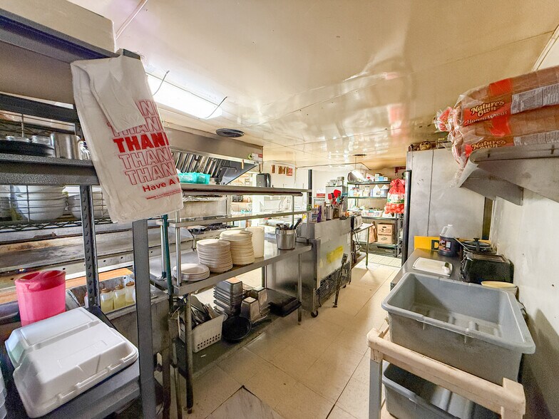 More Photos Of 1603 Central Blvd, Bull Shoals Restaurant For Sale