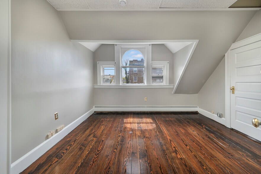 More Photos Of 295 Montgomery St, Bloomfield Office For Lease