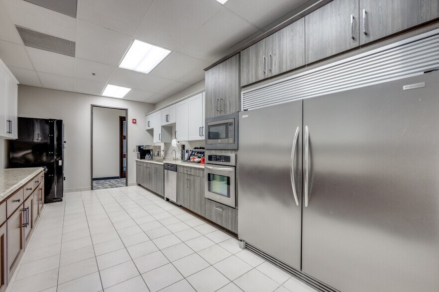 More Photos Of 10707 Corporate Dr, Stafford Coworking Space