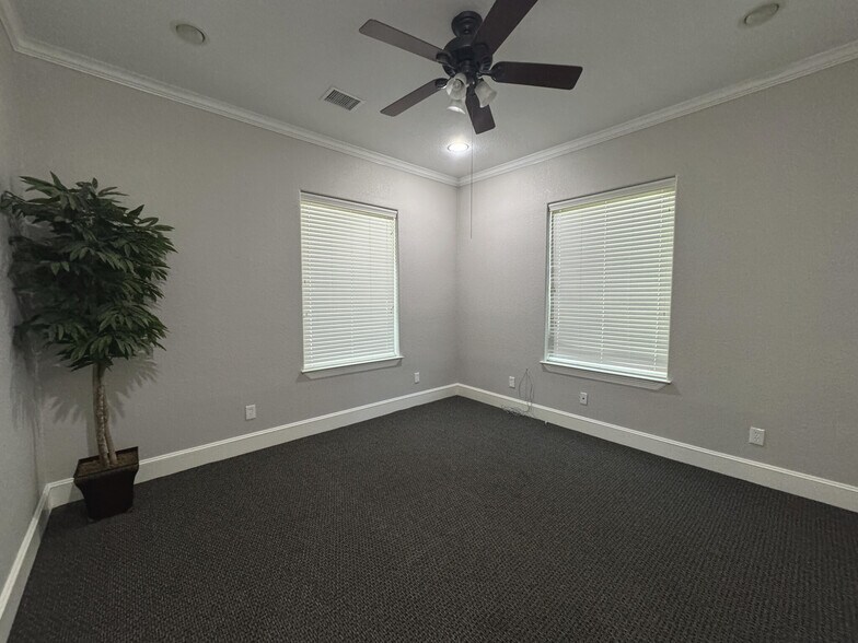 More Photos Of 11601 Spring Cypress Rd, Tomball Medical For Sale