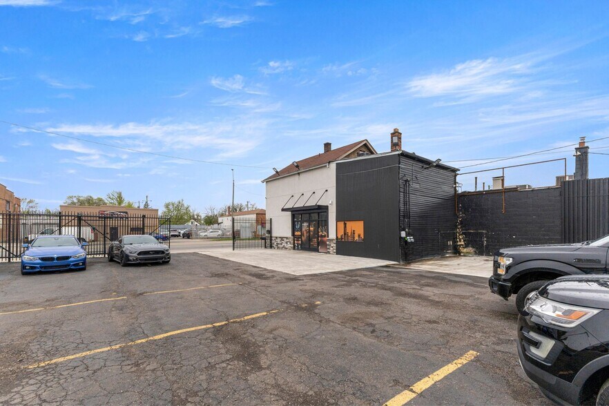 More Photos Of 19420 W Warren Ave, Detroit Auto Dealership For Sale