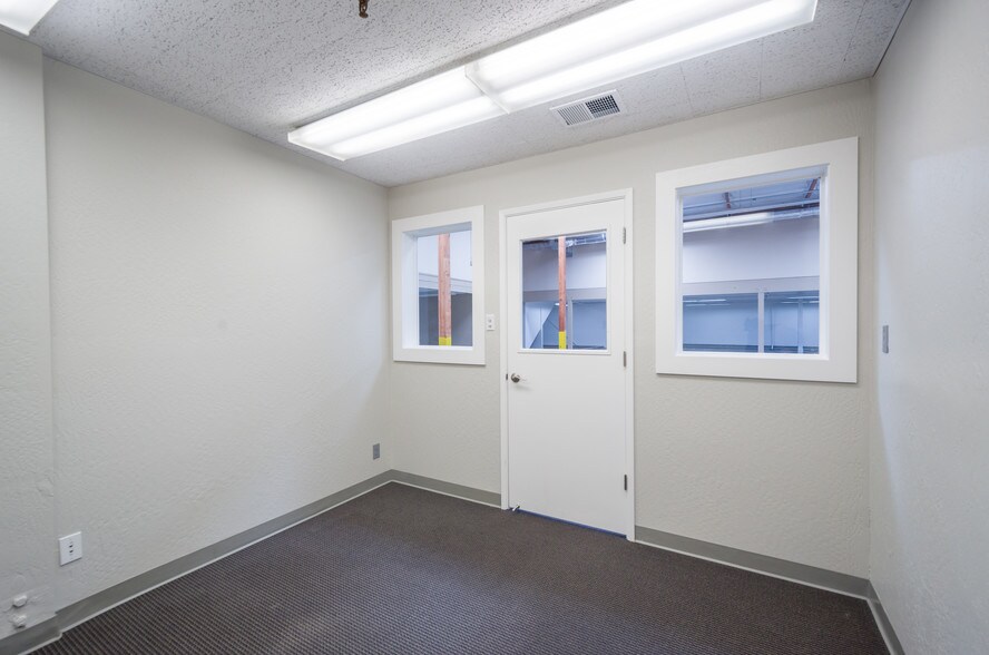 More Photos Of 901 Shasta St, Redwood City Warehouse For Lease