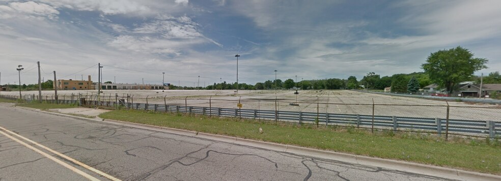 More Photos Of 2400 W Saint Joseph St, Lansing Warehouse For Lease