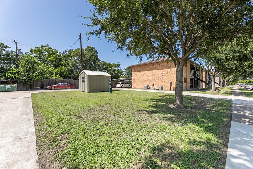 More Photos Of 101-112 Deerwood Dr, Victoria Apartments For Sale