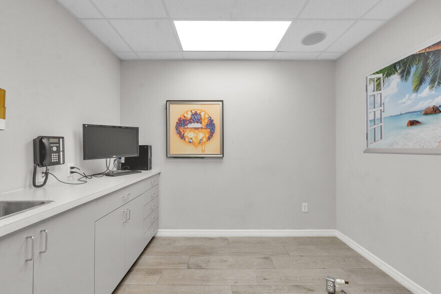 More Photos Of 8882 Royal Palm Blvd, Coral Springs Healthcare For Lease