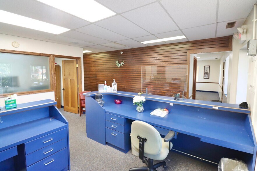 More Photos Of 414 Lincolnway, La Porte Office For Sale