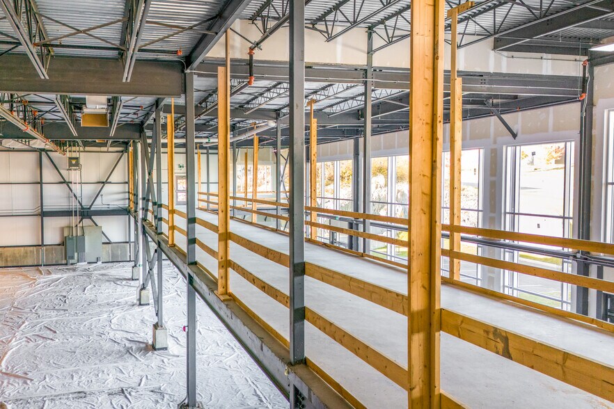 More Photos Of 4590-4592 Boul De Portland, Sherbrooke Food Processing For Lease