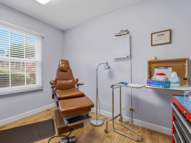 More Photos Of 5 Doctors Park, Asheville Medical For Lease