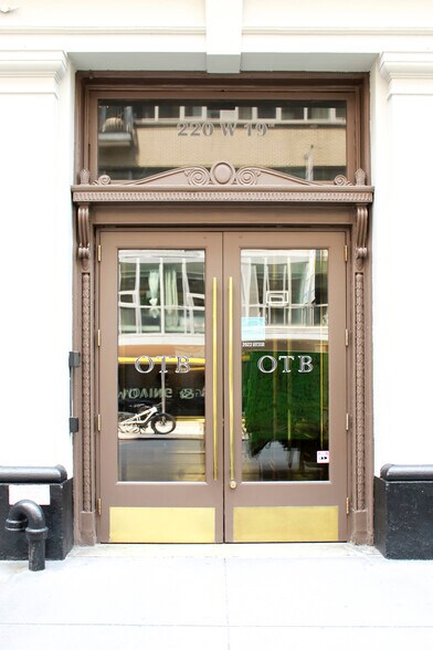 More Photos Of 220 W 19th St, New York Office For Lease