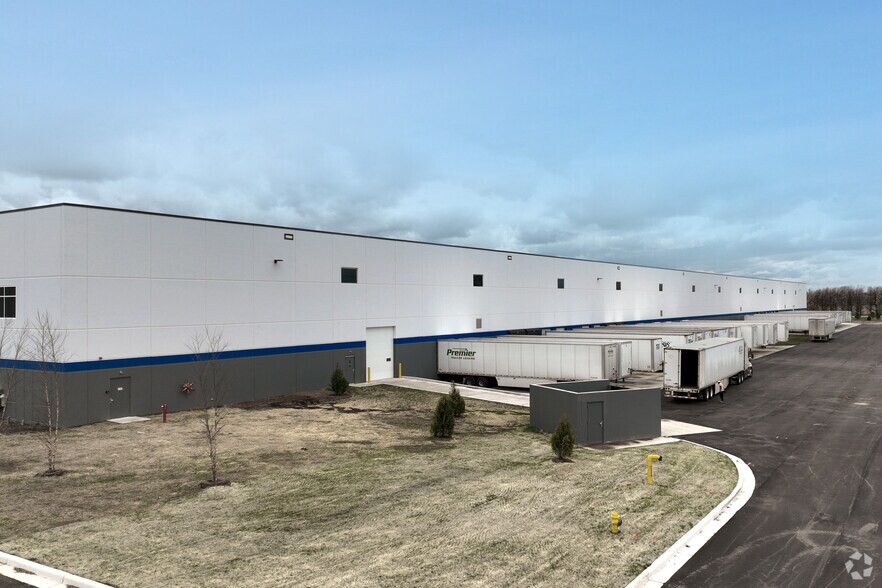 More Photos Of 20220 Fenside Crossing, Westfield Distribution For Lease