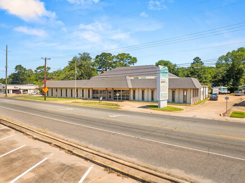 More Photos Of 816 University Pky, Natchitoches Office For Sale