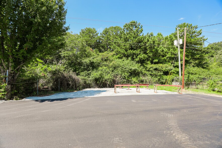 More Photos Of 5 Haynie St, Newnan Warehouse For Lease
