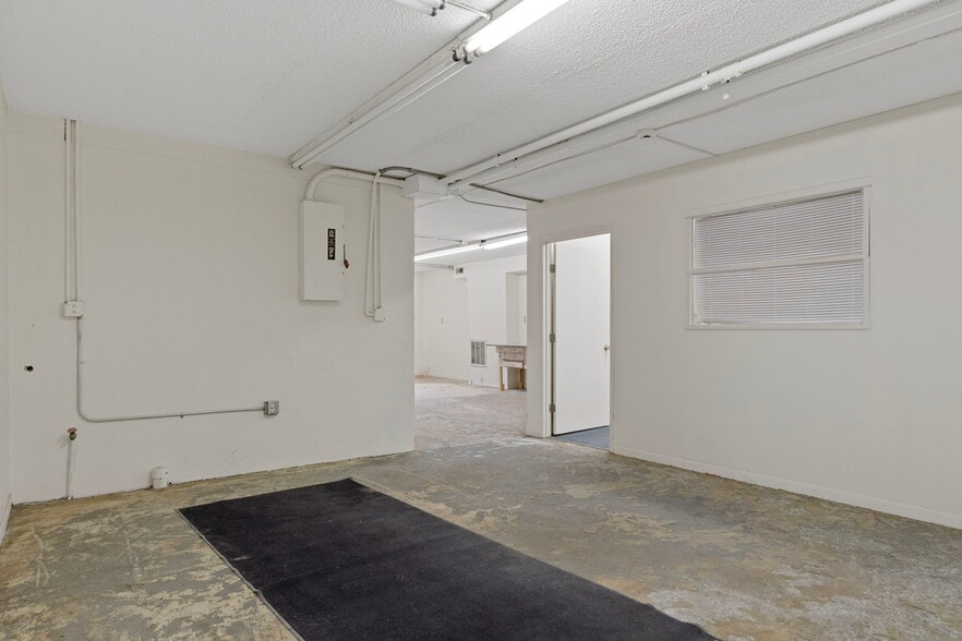 More Photos Of 377 Highway 40 W, Inglis Flex For Lease