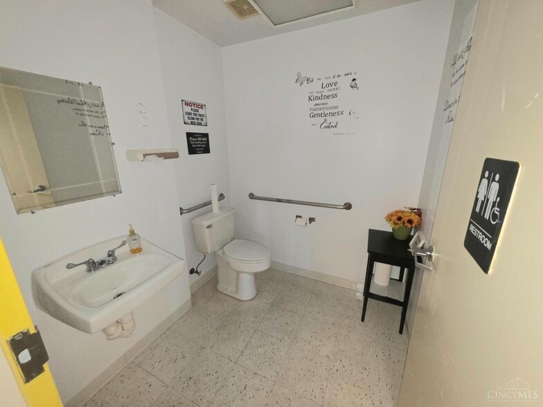 More Photos Of 3544-3548 Springdale Rd, Cincinnati Office For Sale