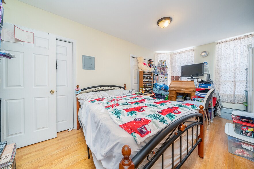 More Photos Of 198 GRIFFITH St, Jersey City Apartments For Sale