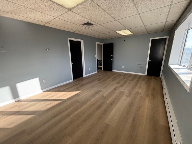 More Photos Of 542-544 Main St, Cromwell Freestanding For Lease