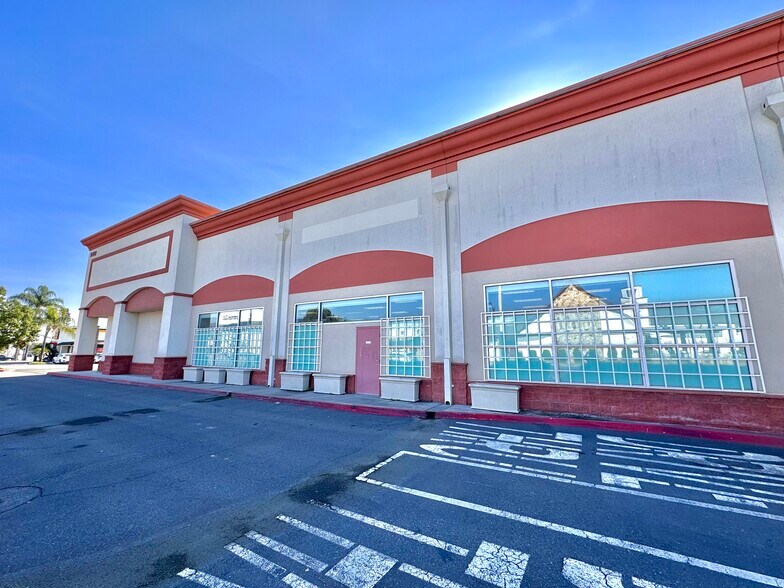 More Photos Of 9952 Las Tunas Dr, Temple City Drugstore For Lease