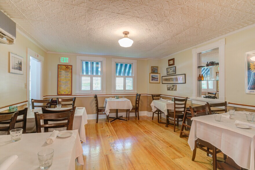 More Photos Of 200 Shore Rd, Ogunquit Restaurant For Sale