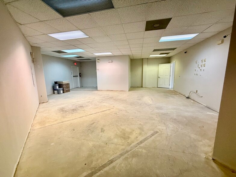 More Photos Of 11750 Business Park Dr, Waldorf General Retail For Lease