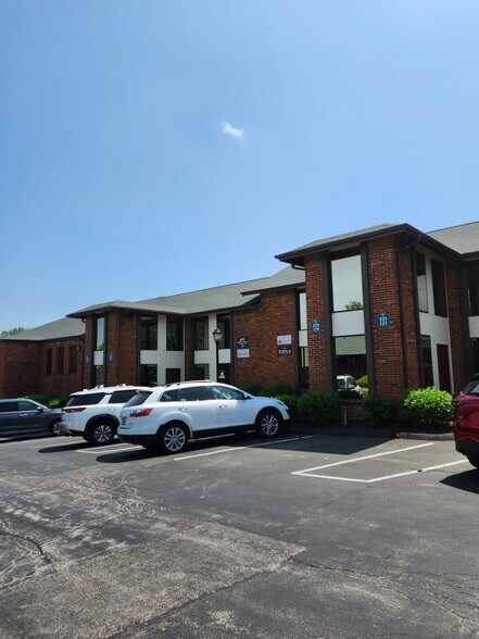 More Photos Of 101-279 Clarkson Executive Park, Ellisville Office For Lease