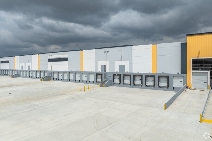 More Photos Of 10958 Banana Ave, Fontana Distribution For Lease