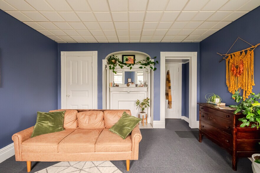 More Photos Of 437 E Allen St, Hudson Office For Sale