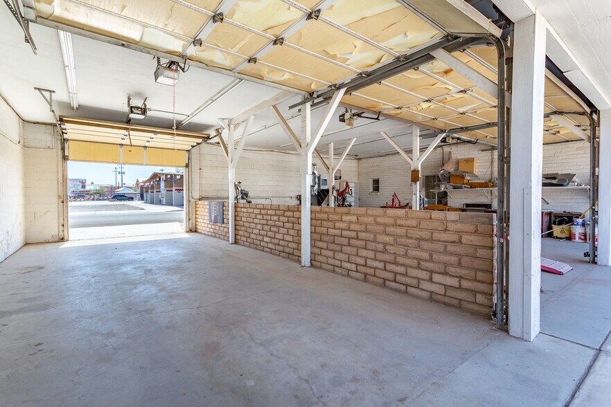 More Photos Of 201 W 24th St, Yuma Industrial For Sale