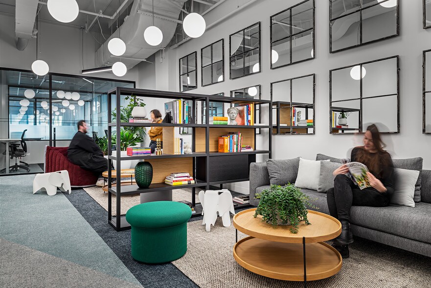 More Photos Of 111 Peter St, Toronto Office For Lease