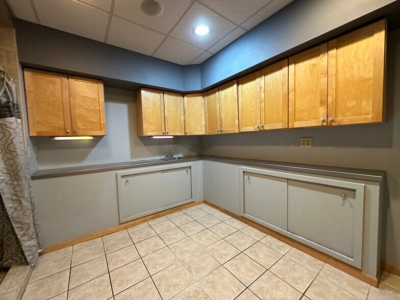 More Photos Of 4 S Linn St, Iowa City Office For Lease